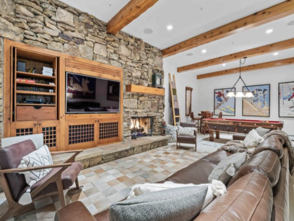 Ski access 300 yards away and access to Ritz Carlton